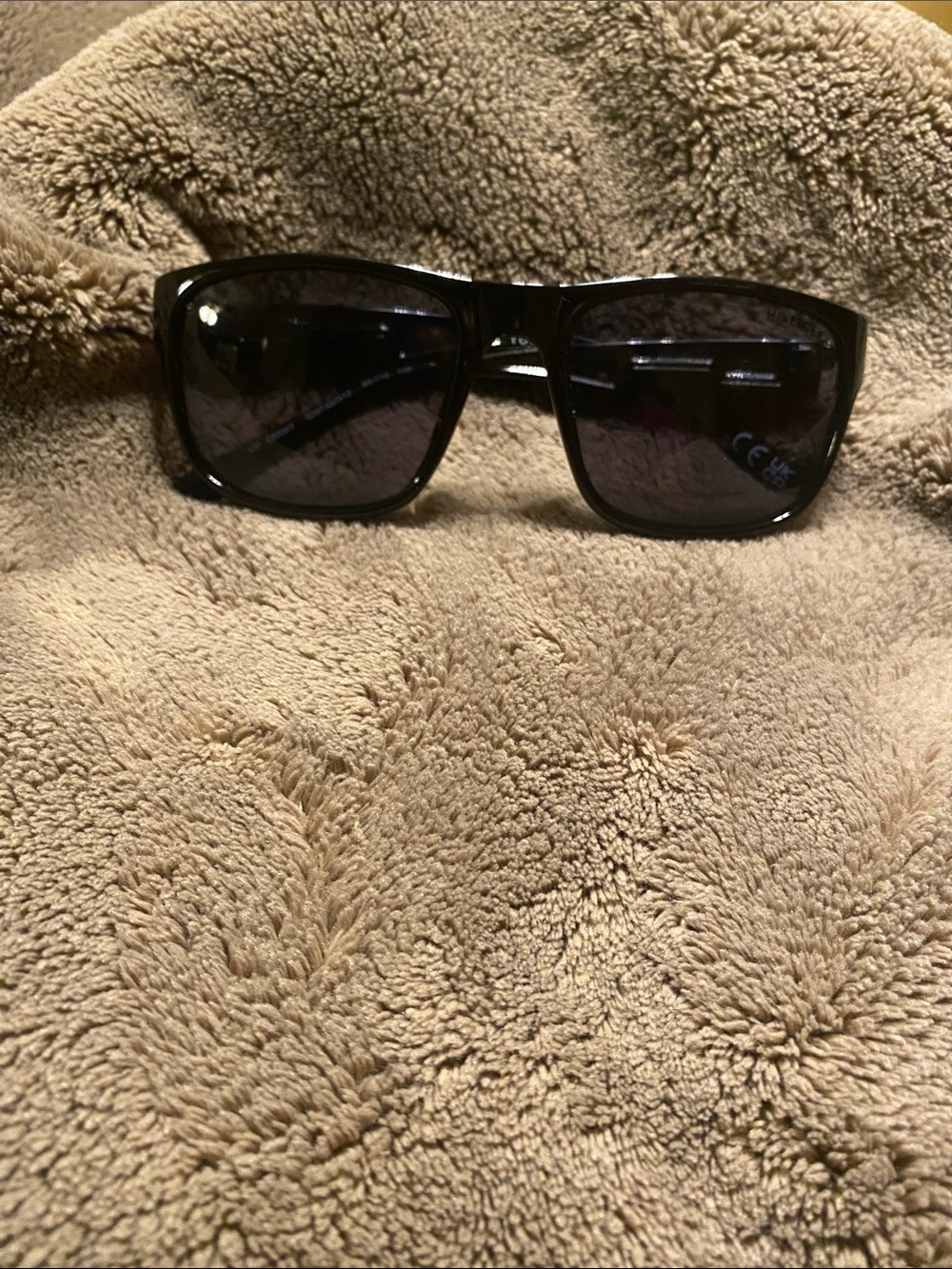 Tommy Hilfiger Black Unisex Rectangular Sunglasses Small Scratch On Left Len